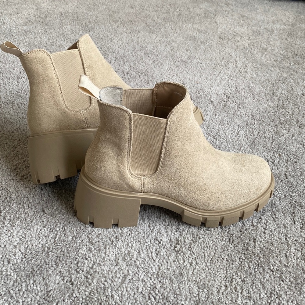 Steve Madden Beige Suede Chunky-Heel Chelsea Boots